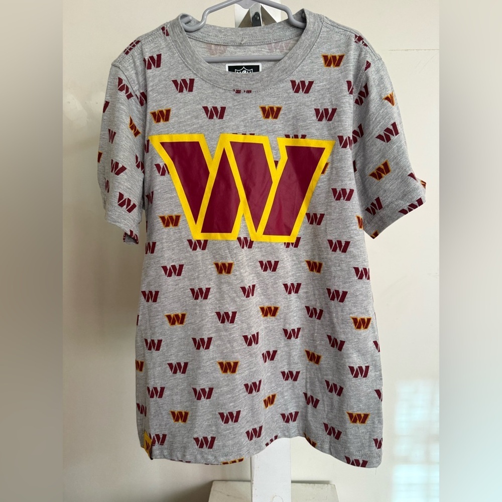 NWT Washington Commanders Tee Shirt